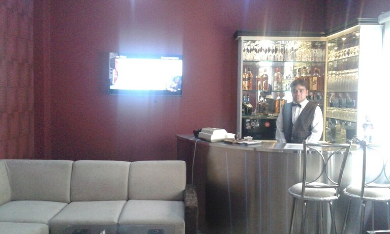 Imagen del bar/restaurante del Hotel Fairway, Amritsar. Foto 16