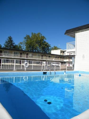 Imagen general del Hotel Fairway Inn By The Falls. Foto 2
