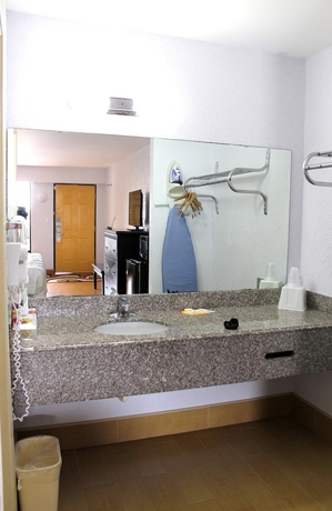 Imagen de la habitación del Hotel Fairway Inn. Foto 4