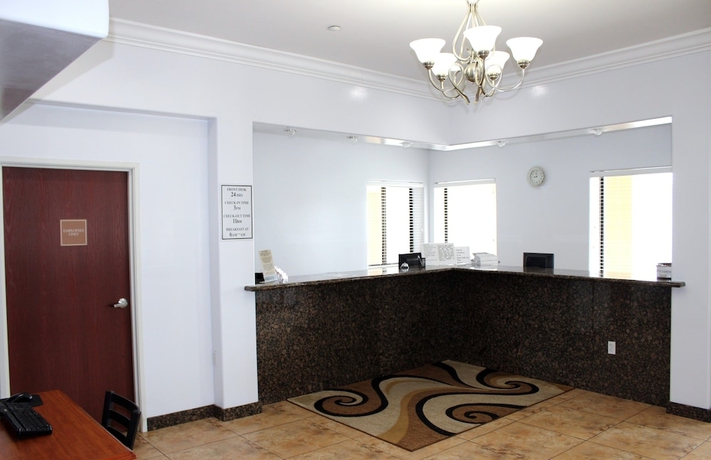 Imagen de los interiores del Hotel Fairway Inn. Foto 7