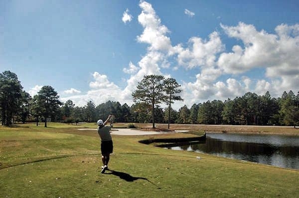 Imagen de los exteriores del Hotel Fairways Villas. Foto 13