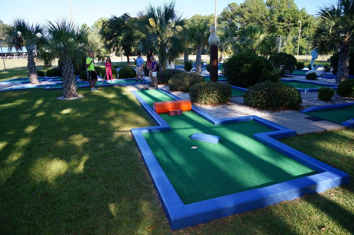 Imagen de los exteriores del Hotel Fairways Villas. Foto 14