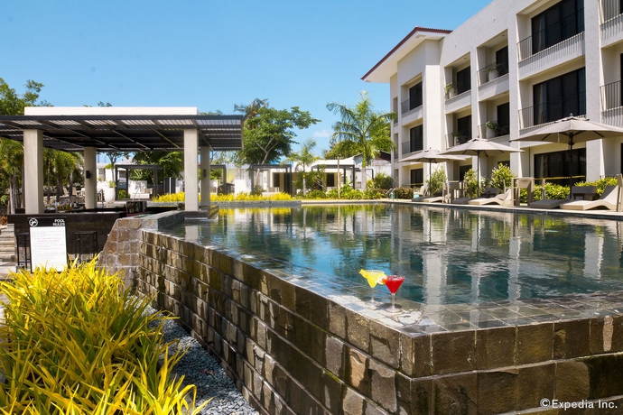 Imagen de la piscina del Hotel Fairways and Bluewater Boracay. Foto 14
