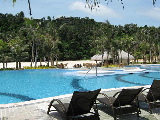 Imagen de la piscina del Hotel Fairways and Bluewater Boracay. Foto 15