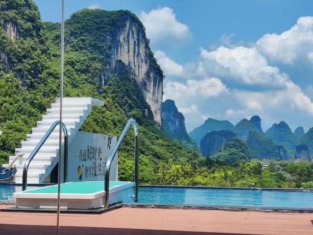 Imagen de la piscina del Hotel Fairyland. Foto 15