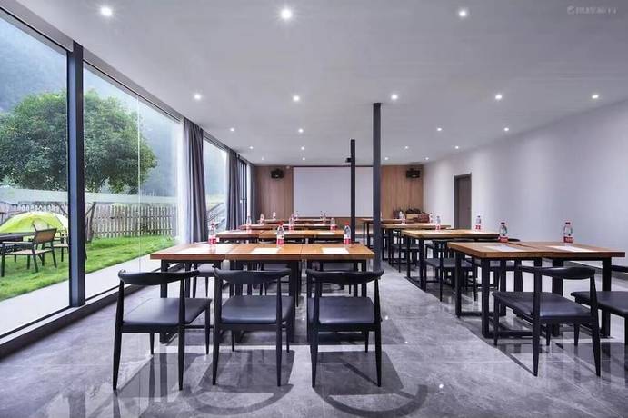 Imagen del bar/restaurante del Hotel Fairyland. Foto 3