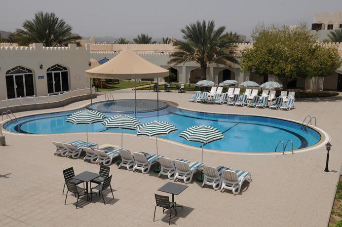Imagen de la piscina del Hotel Falaj Daris. Foto 10