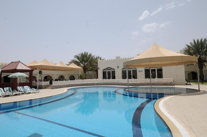 Imagen de la piscina del Hotel Falaj Daris. Foto 11