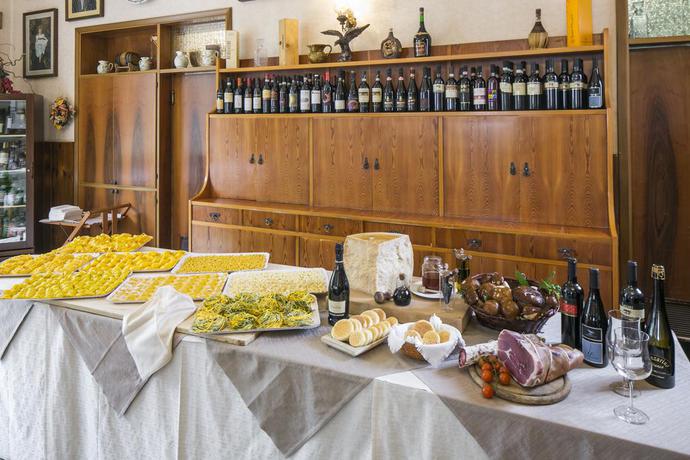 Imagen del bar/restaurante del Hotel Falco D'oro, Tole. Foto 2