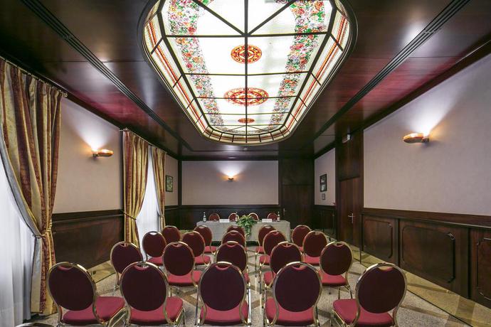 Imagen de los interiores del Hotel Falco D'oro, Tole. Foto 15