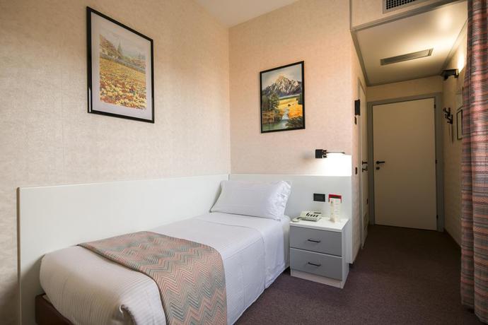 Imagen de la habitación del Hotel Falco D'oro, Tole. Foto 14