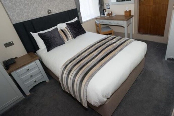 Imagen de la habitación del Hotel Falcon, Carmarthen. Foto 4