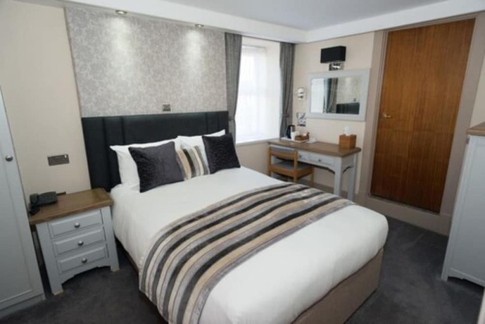 Imagen de la habitación del Hotel Falcon, Carmarthen. Foto 6