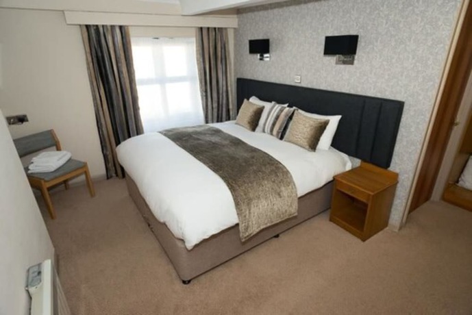 Imagen de la habitación del Hotel Falcon, Carmarthen. Foto 15