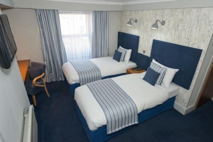 Imagen de la habitación del Hotel Falcon, Carmarthen. Foto 16