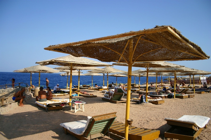 Imagen de los exteriores del Hotel Falcon Hills. Foto 10