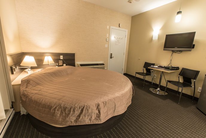 Imagen de la habitación del Hotel Falcon Motel Brossard. Foto 11