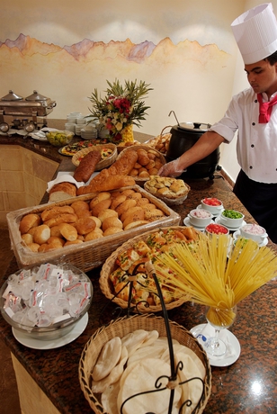 Imagen del bar/restaurante del Hotel Falcon Naama Blue. Foto 2