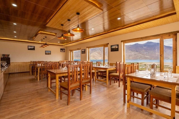 Imagen del bar/restaurante del Hotel Falcon\'S Cottages. Foto 4