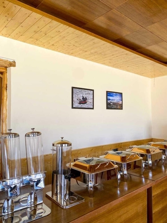 Imagen del bar/restaurante del Hotel Falcon\'S Cottages. Foto 5