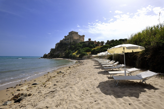 Imagen de los exteriores del Hotel Falconara Greenblu Resort. Foto 5