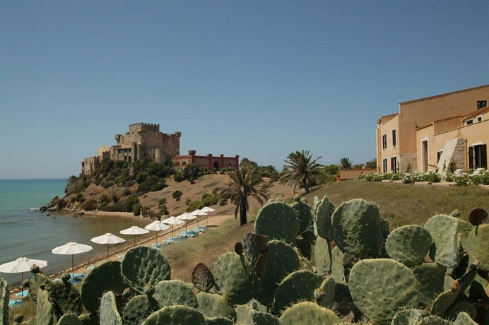 Imagen de los exteriores del Hotel Falconara Greenblu Resort. Foto 9