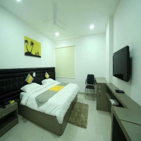 Imagen de la habitación del Hotel Falcons Nest La riviera. Foto 12