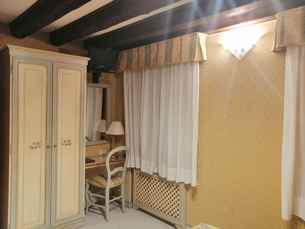 Imagen de la habitación del Hotel Falier. Foto 8