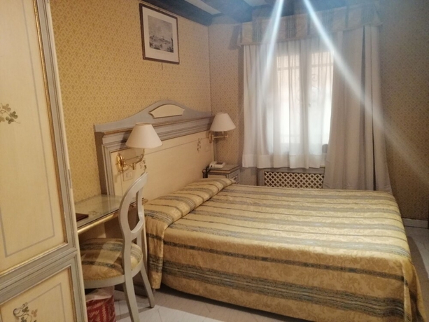 Imagen de la habitación del Hotel Falier. Foto 10