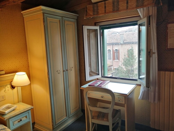 Imagen de la habitación del Hotel Falier. Foto 11