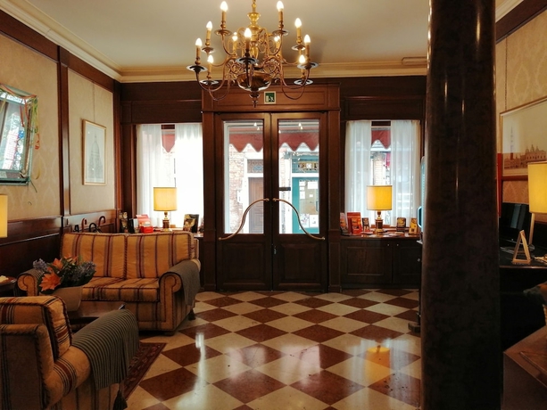 Imagen de los interiores del Hotel Falier. Foto 14