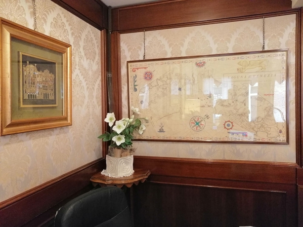 Imagen de los interiores del Hotel Falier. Foto 17