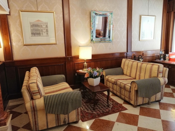 Imagen de los interiores del Hotel Falier. Foto 19