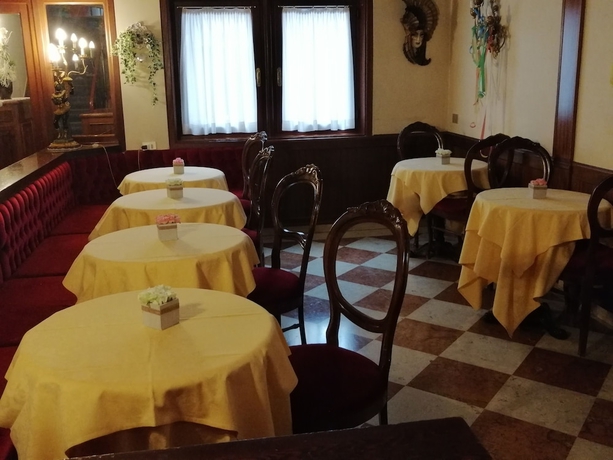 Imagen del bar/restaurante del Hotel Falier. Foto 2