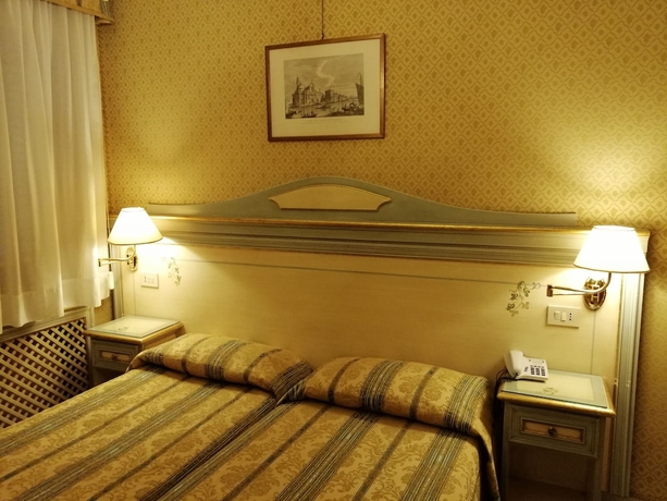 Imagen de la habitación del Hotel Falier. Foto 12