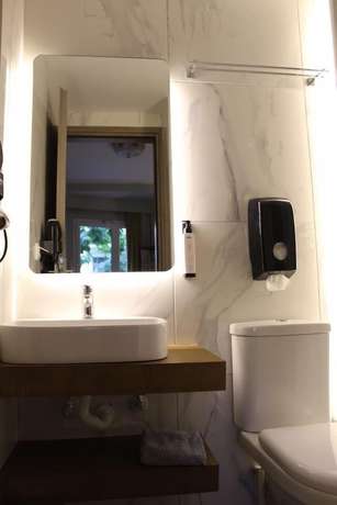 Imagen de la habitación del Hotel Falireon. Foto 6