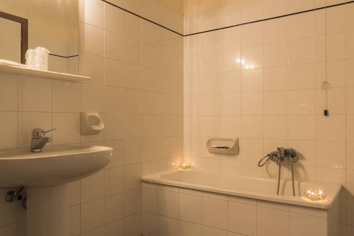 Imagen de la habitación del Hotel Falisco. Foto 18