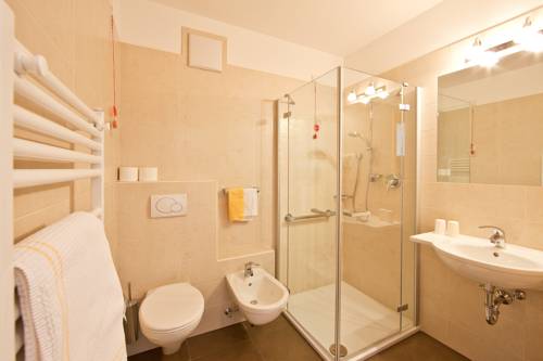 Imagen de la habitación del Hotel Falken, Casteldarne. Foto 4