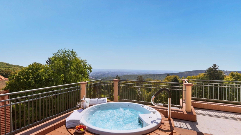 Imagen de los exteriores del Hotel Falkenstein Grand, An Autograph Collection. Foto 7