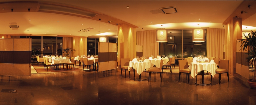 Imagen del bar/restaurante del Hotel Falkensteiner Adriana - Adults Only. Foto 8