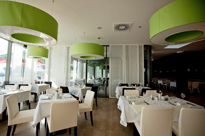 Imagen del bar/restaurante del Hotel Falkensteiner Family Diadora. Foto 5