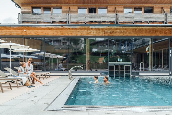 Imagen de la piscina del Hotel Falkensteiner Family Sonnenalpe. Foto 19