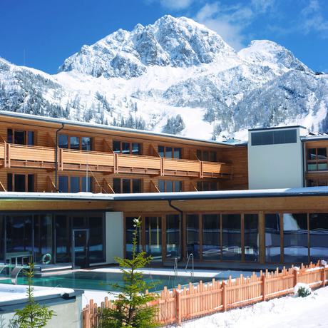 Imagen de la piscina del Hotel Falkensteiner Family Sonnenalpe. Foto 20