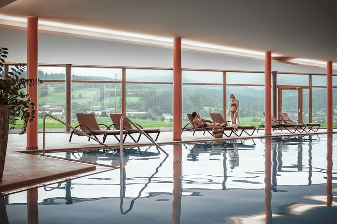 Imagen de la piscina del Hotel Falkensteiner Hotel Bad Leonfelden l Adults Only. Foto 15