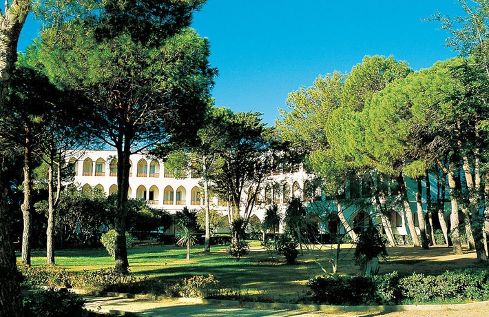 Imagen de los exteriores del Hotel Falkensteiner Resort Capo Boi. Foto 6