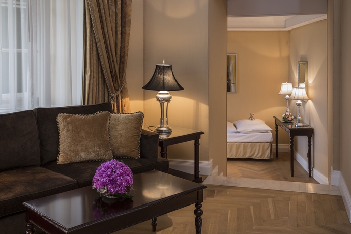 Imagen de la habitación del Hotel Falkensteiner Schlosshotel Velden – The Leading Hotels Of The World. Foto 5