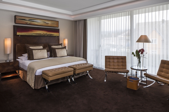 Imagen de la habitación del Hotel Falkensteiner Schlosshotel Velden – The Leading Hotels Of The World. Foto 6