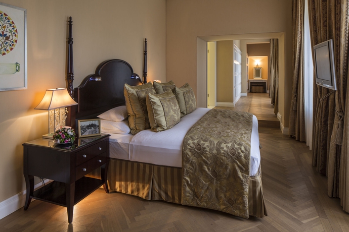 Imagen de la habitación del Hotel Falkensteiner Schlosshotel Velden – The Leading Hotels Of The World. Foto 7