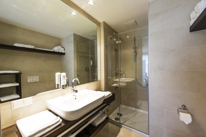 Imagen de la habitación del Hotel Falkensteiner Senia. Foto 2