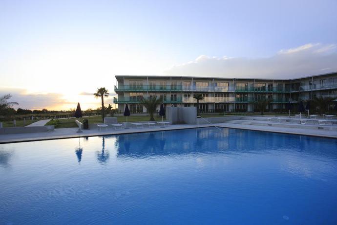 Imagen de la piscina del Hotel Falkensteiner Senia. Foto 19